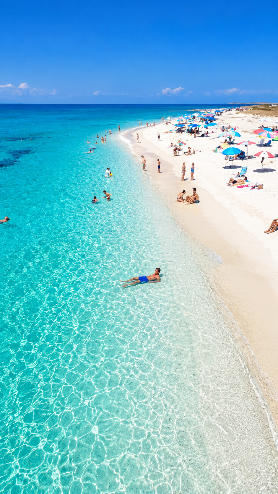 Ombrelloni e lettini sulla spiaggia del Lido Elios